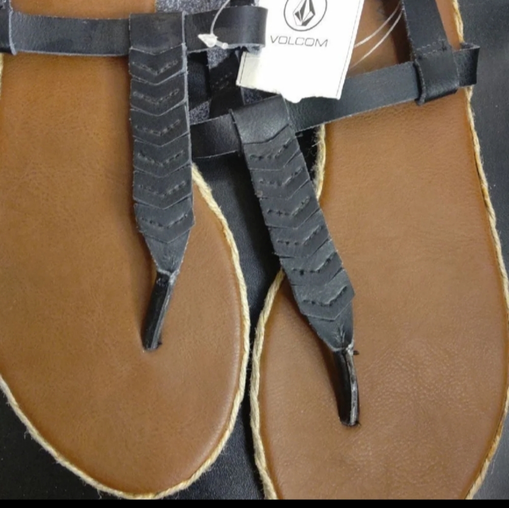 🎒 SOLD VOLCOM SANDALS🎒